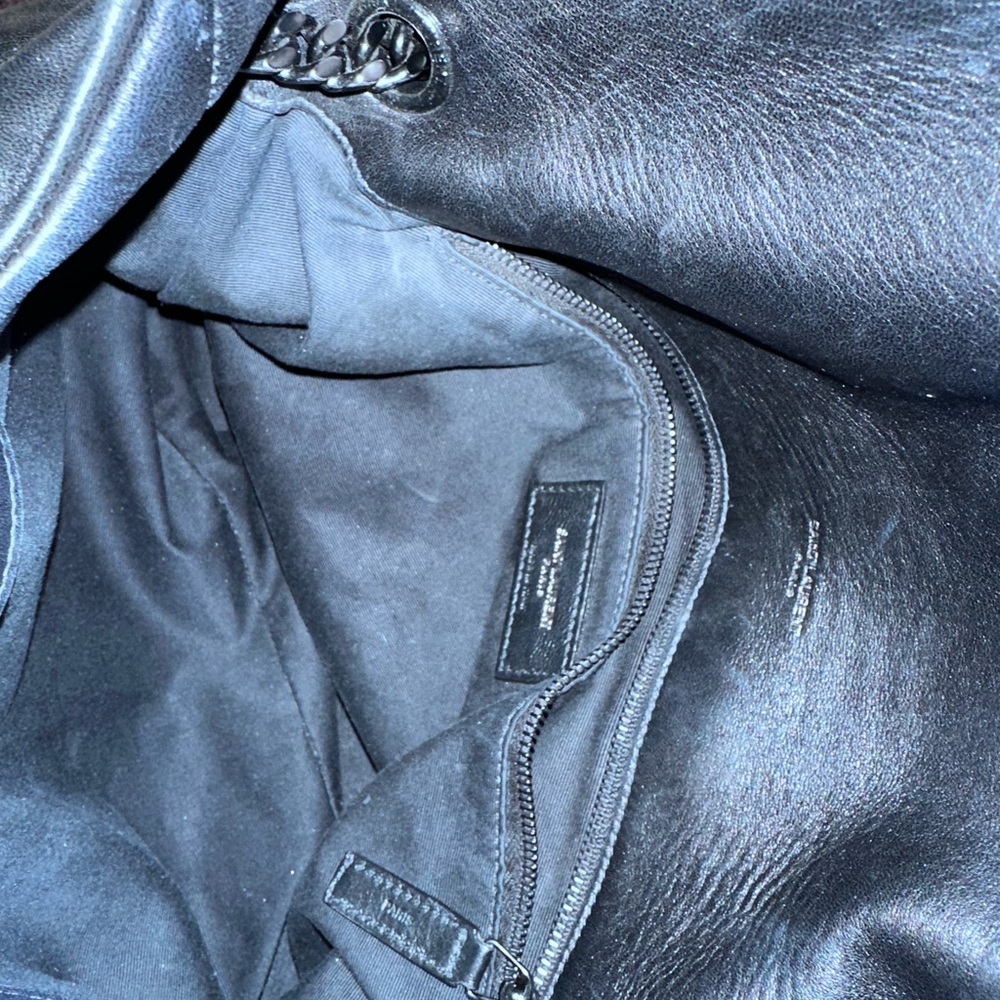 Saint Laurent Black Shoulder Bag with Sleek Design - Picture 7 of 14